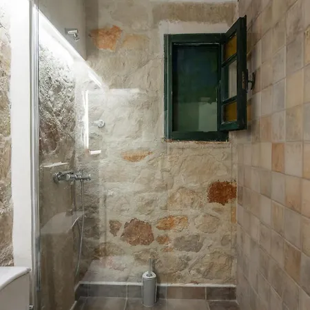 Orama Stone Apartments - Authentic Hospitality In A Historical Location, By Zantewize Room photo