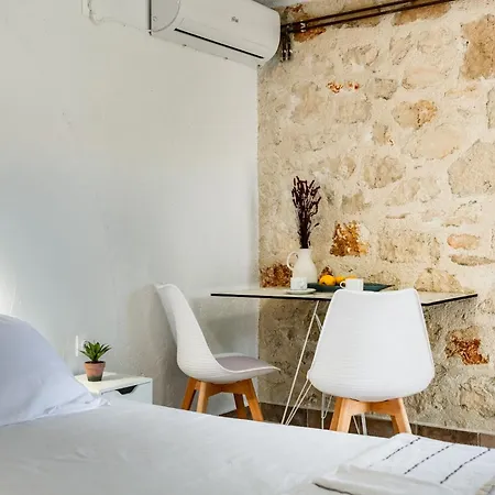 Orama Stone Apartments - Authentic Hospitality In A Historical Location, By Zantewize Room photo