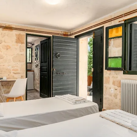 Orama Stone Apartments - Authentic Hospitality In A Historical Location, By Zantewize Room photo