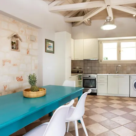 Orama Stone Apartments - Authentic Hospitality In A Historical Location, By Zantewize Room photo